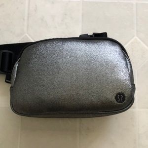 Lululemon everywhere belt bag
